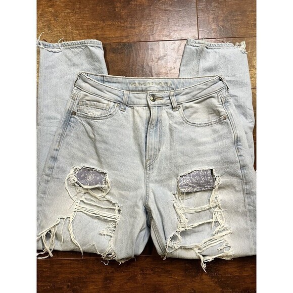 American Eagle Womens Distressed Mom Jean Light Wash Size 8 - Picture 1 of 7